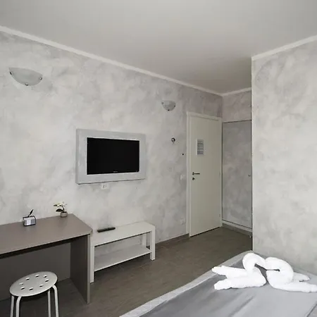 Illuvia Affitto Camere Cornaredo Exterior foto